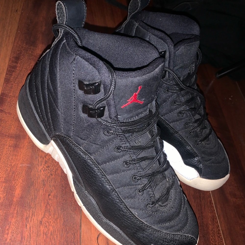 Black Jordan 12s